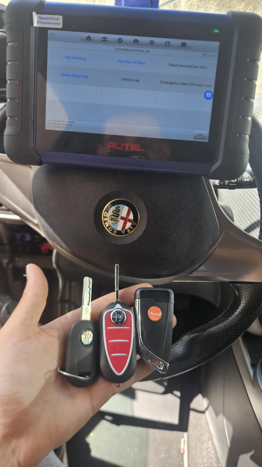 קידוד ותכנות מפתחות לרכב Alfa Romeo עם מכשיר Autel